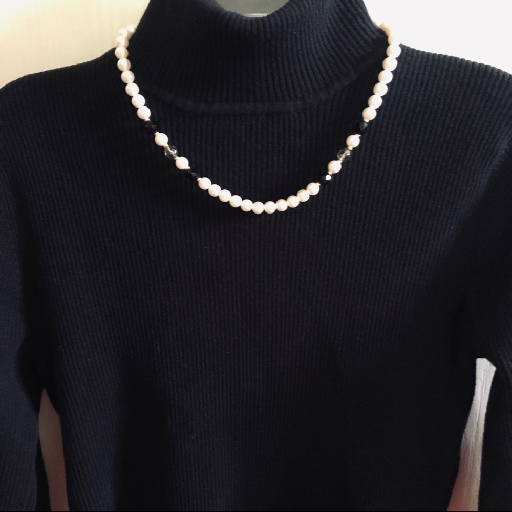 Faux Pearl Necklace ~ Vintage - Picture 2 of 6